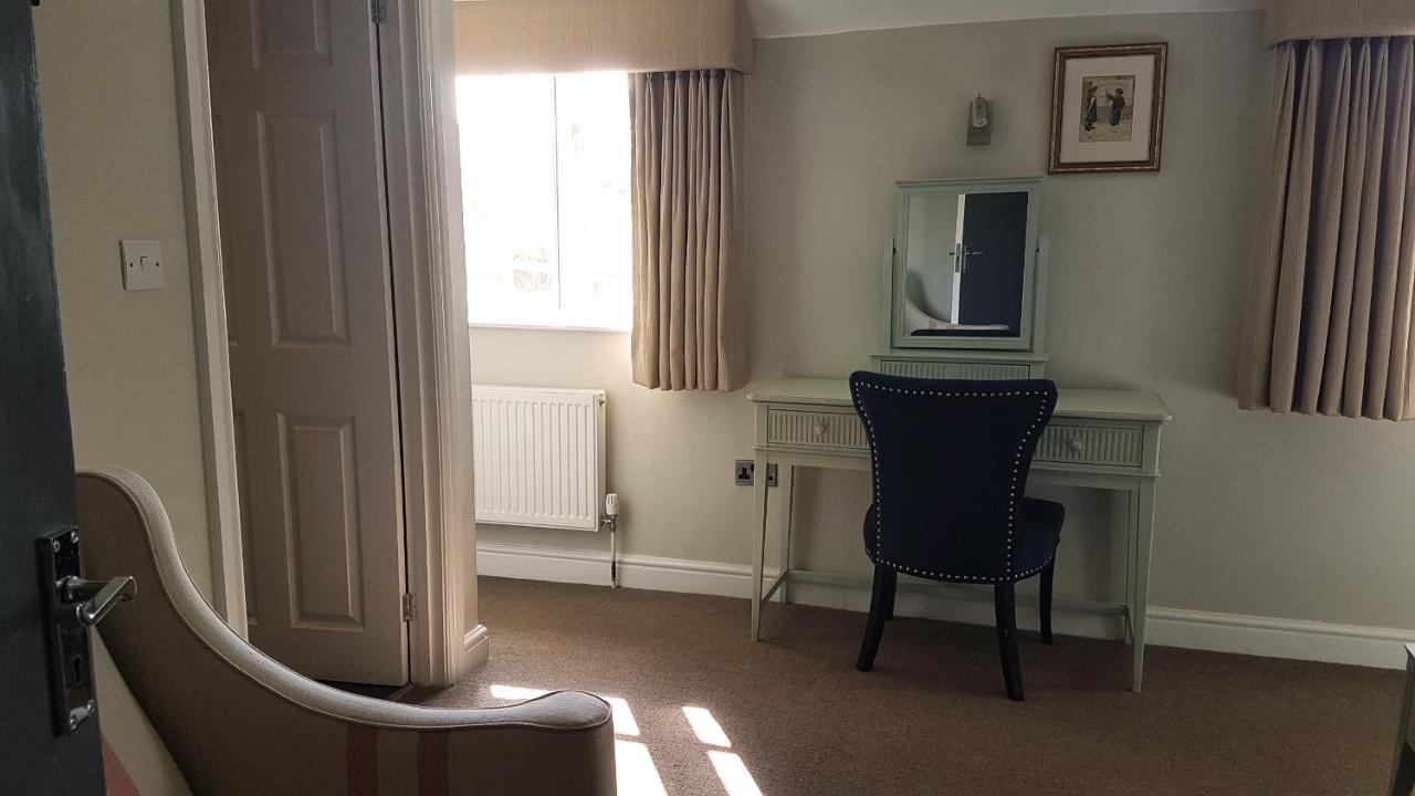 斯坦福德The Royal Oak Duddington住宿加早餐旅馆 外观 照片