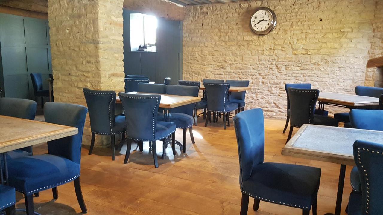 斯坦福德The Royal Oak Duddington住宿加早餐旅馆 外观 照片