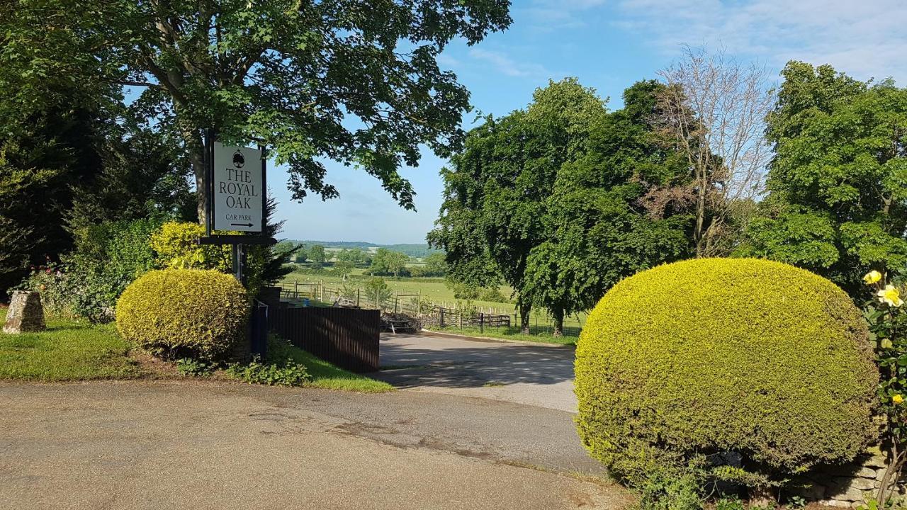 斯坦福德The Royal Oak Duddington住宿加早餐旅馆 外观 照片